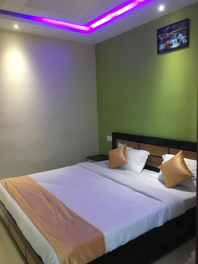 Hotel Time Palace Udagamandalam Zimmer foto